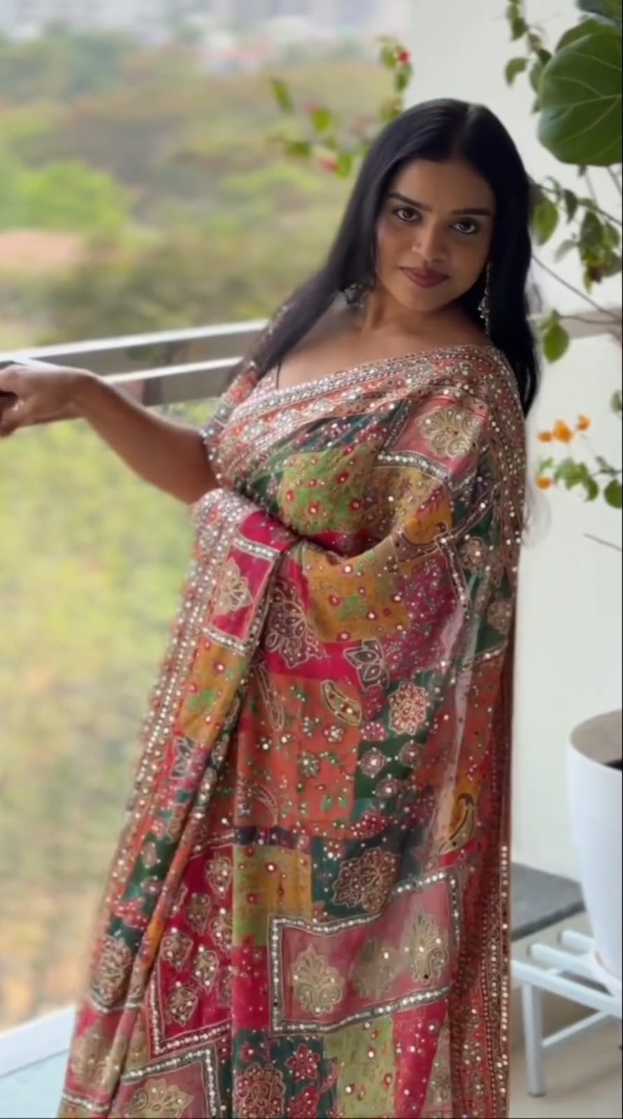 Chinnon crepe position hand embroidery mirror work saree ✨