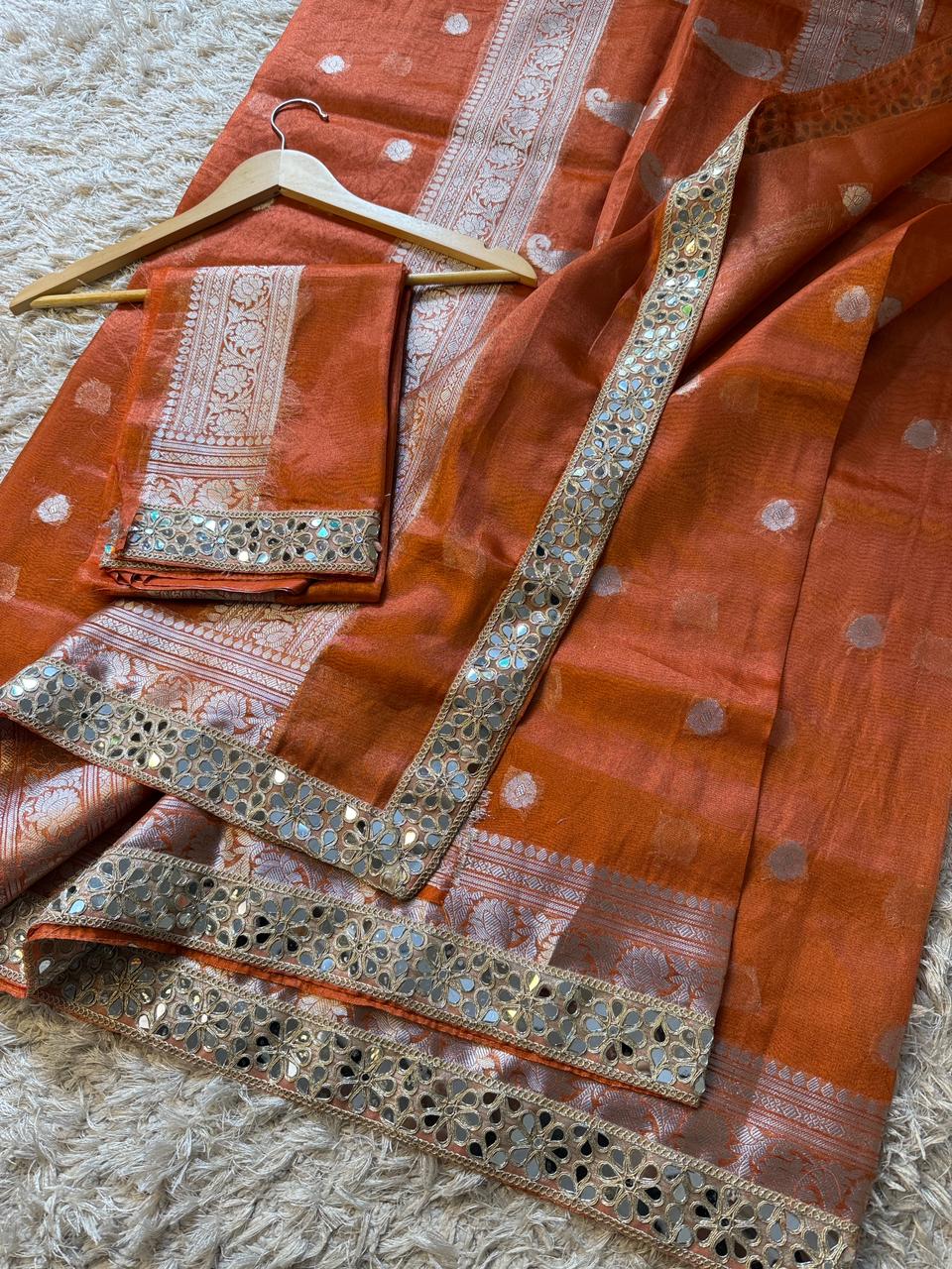 Banarasi Glass Tissue Silver Booti Saree ✨