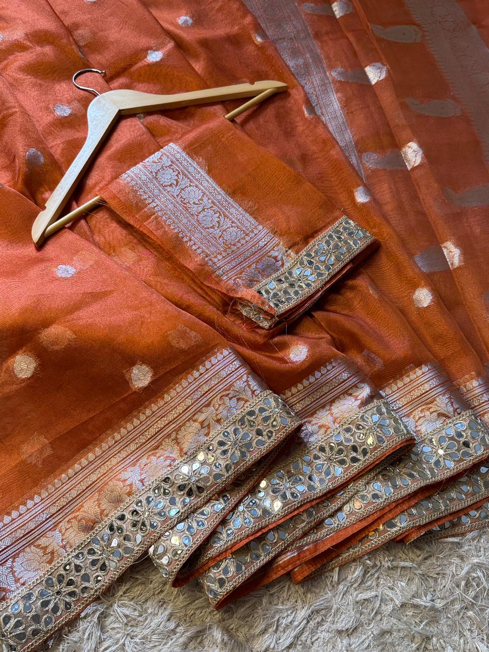 Banarasi Glass Tissue Silver Booti Saree ✨