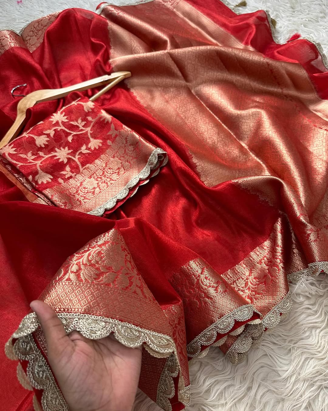 Banarasi Tissue Silk Saree with  lace Work Border  Pairedup with Jaal Weaving Blouse