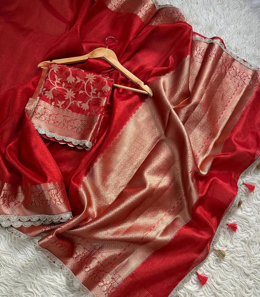 Banarasi Tissue Silk Saree with  lace Work Border  Pairedup with Jaal Weaving Blouse