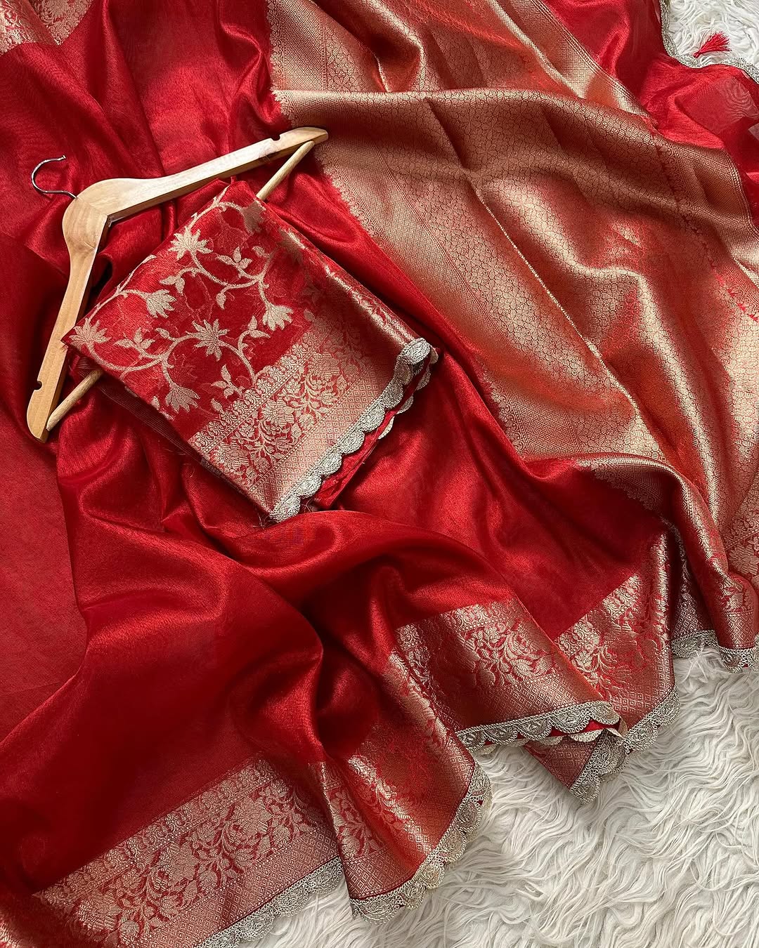 Banarasi Tissue Silk Saree with  lace Work Border  Pairedup with Jaal Weaving Blouse