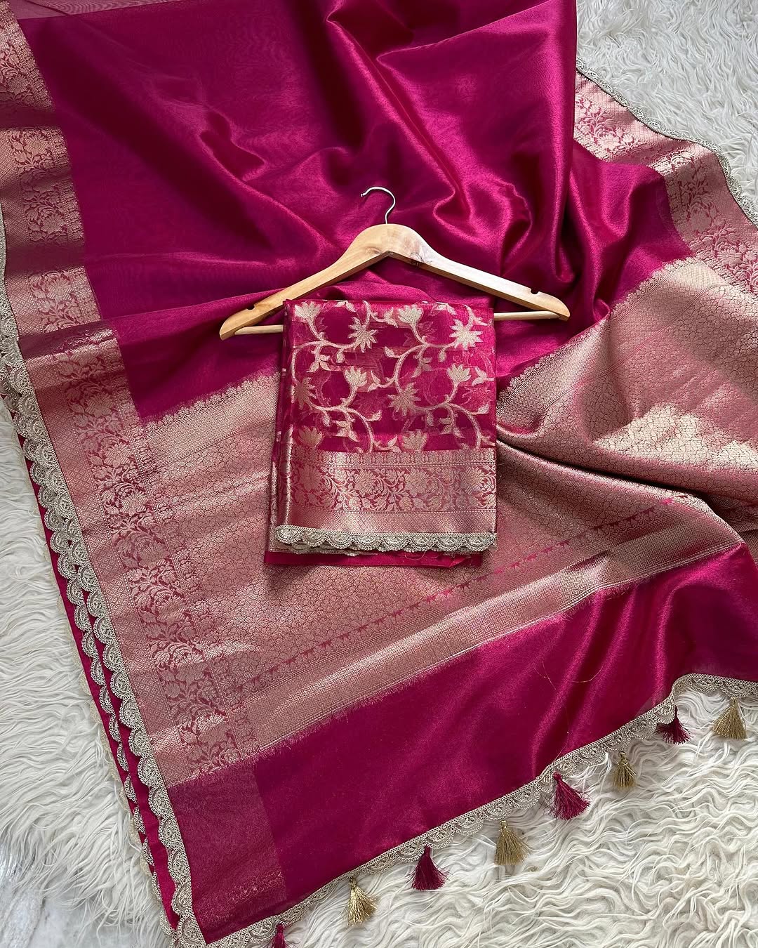 Banarasi Tissue Silk Saree with  lace Work Border  Pairedup with Jaal Weaving Blouse