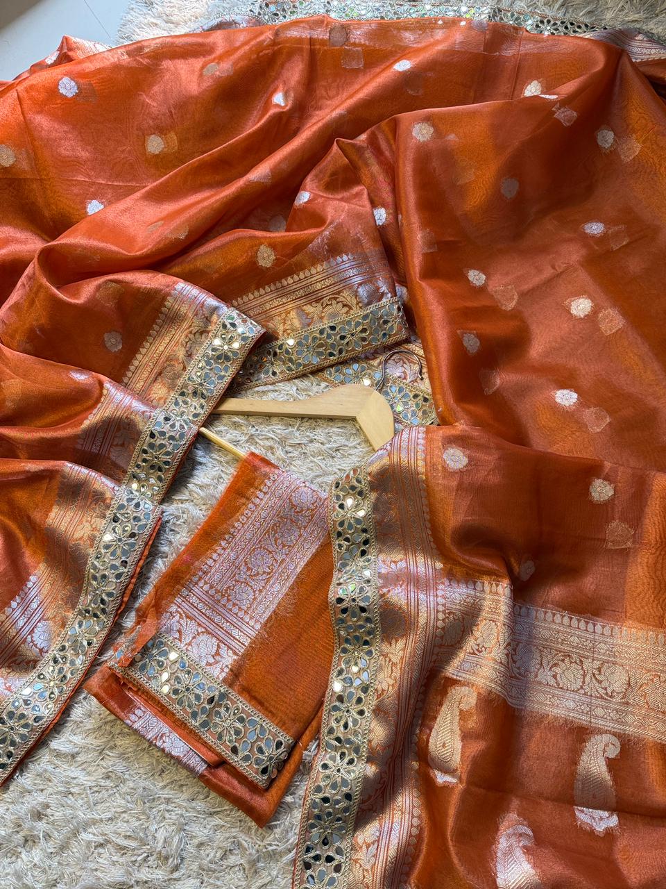 Banarasi Glass Tissue Silver Booti Saree ✨