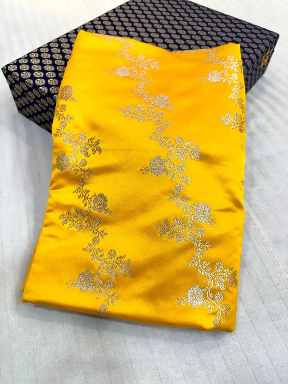 Pure Banarasi Mashru Silk Handloom Saree ✨