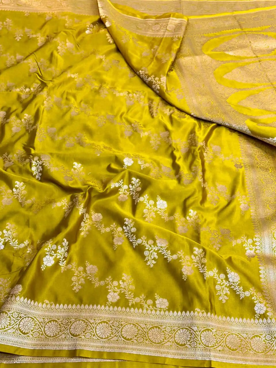 Pure Banarasi Mashru Silk Handloom Saree ✨