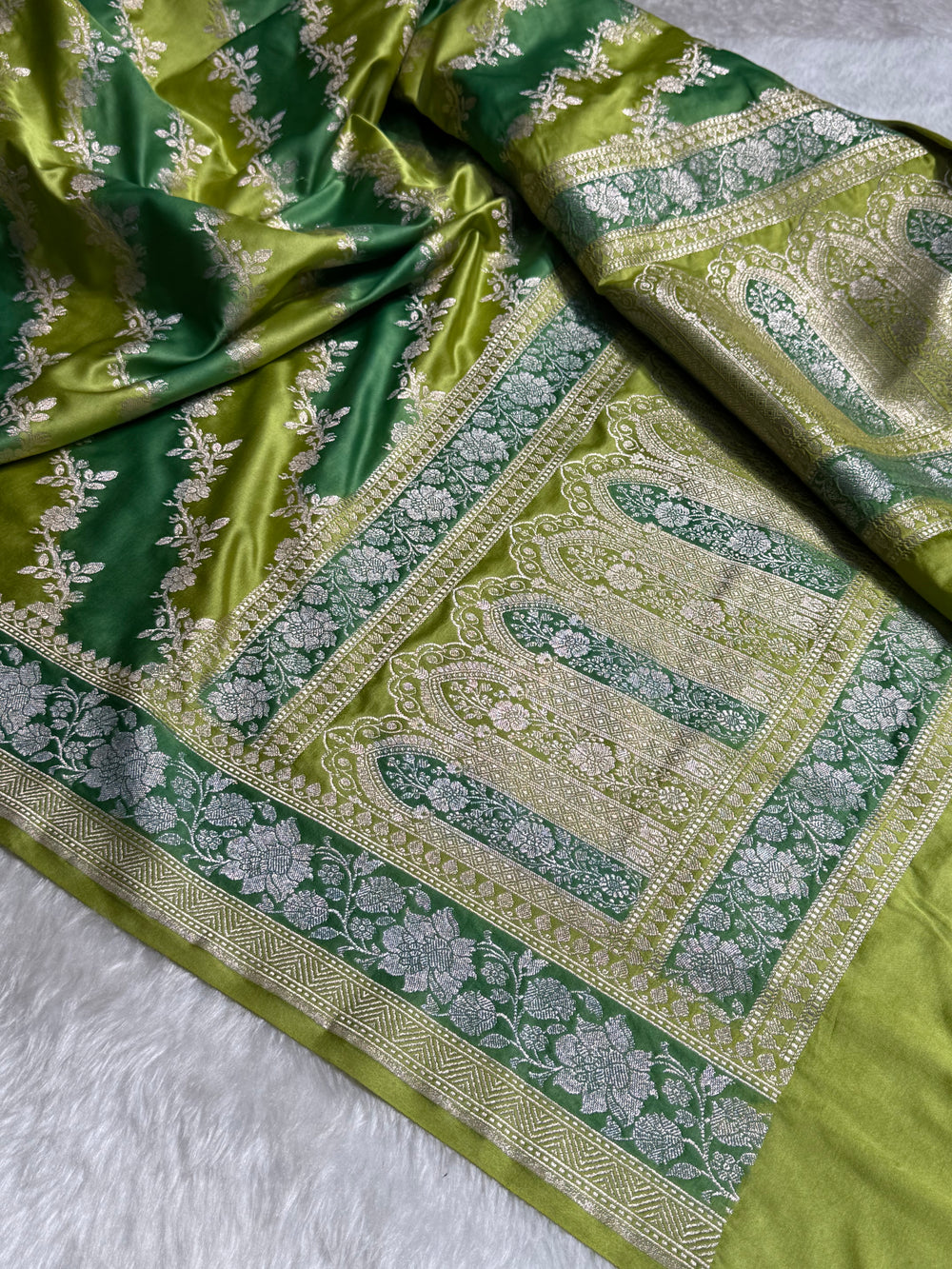 Pure Banarasi Mashru Silk Handloom Saree ✨
