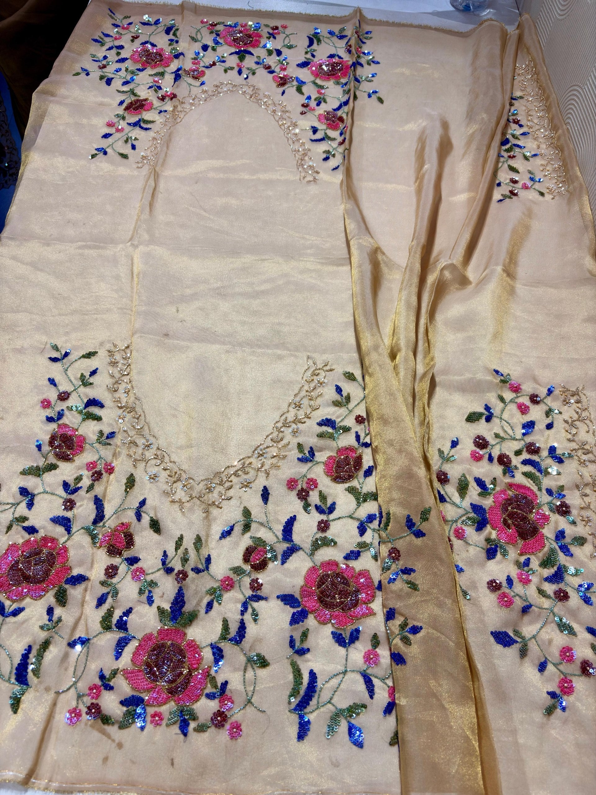 Exclusive Floral Designer Handwork Saree ✨