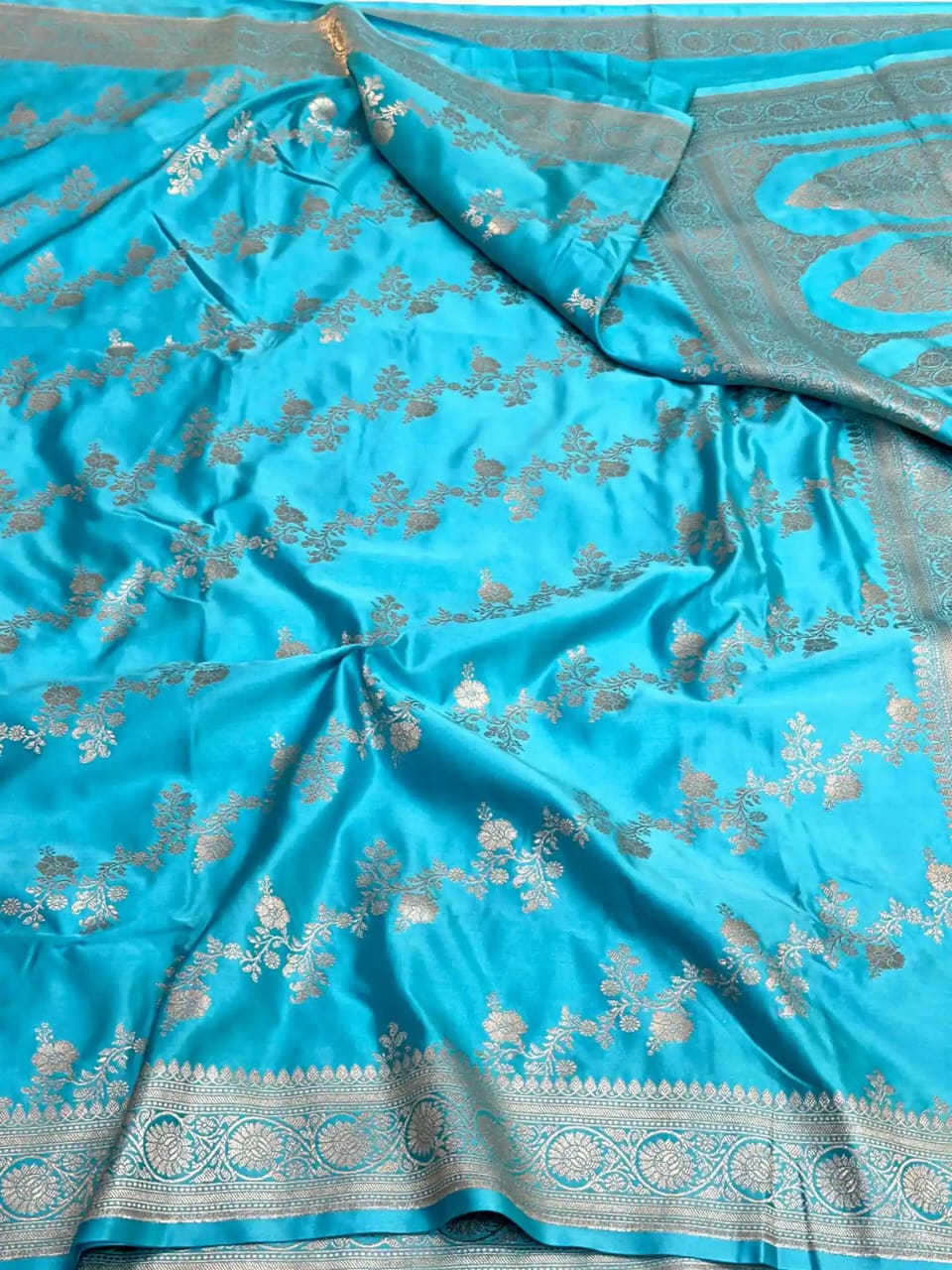 Pure Banarasi Mashru Silk Handloom Saree ✨