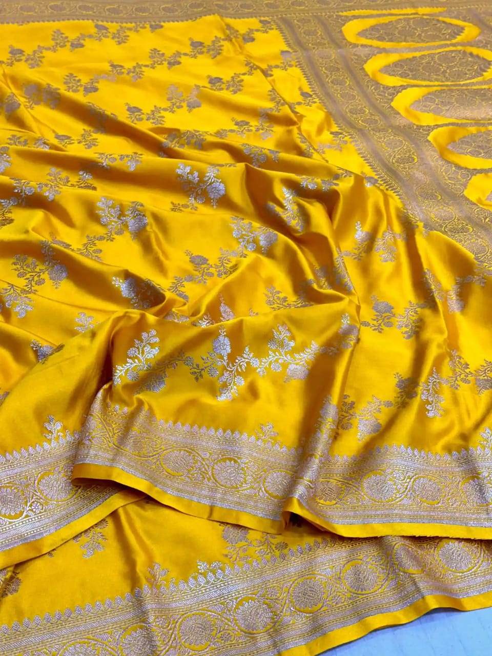 Pure Banarasi Mashru Silk Handloom Saree ✨