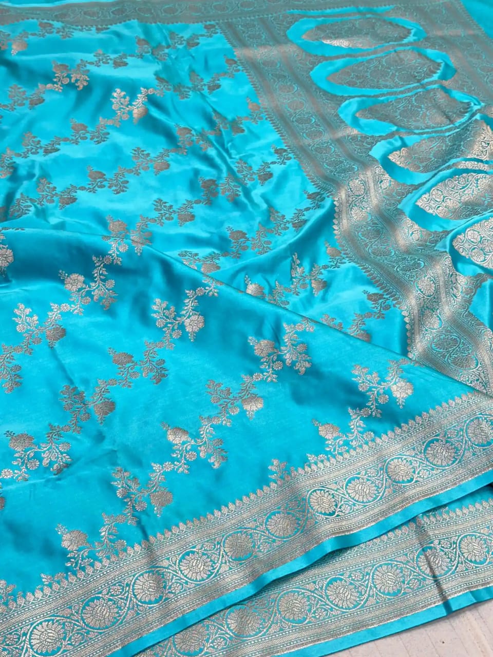 Pure Banarasi Mashru Silk Handloom Saree ✨
