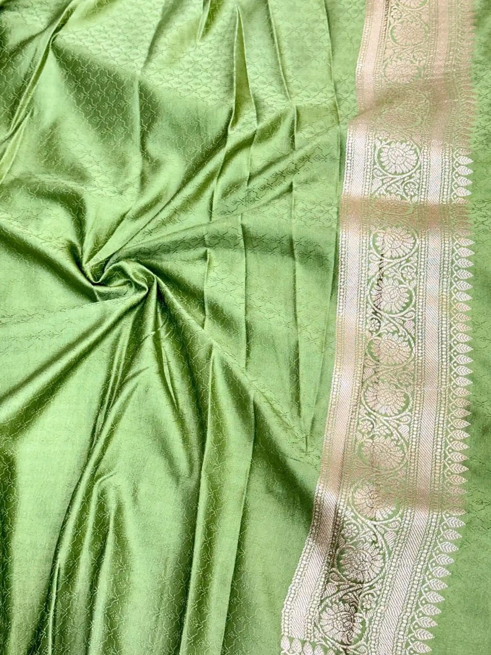 Pure Banarasi Mashru Silk Handloom Saree ✨