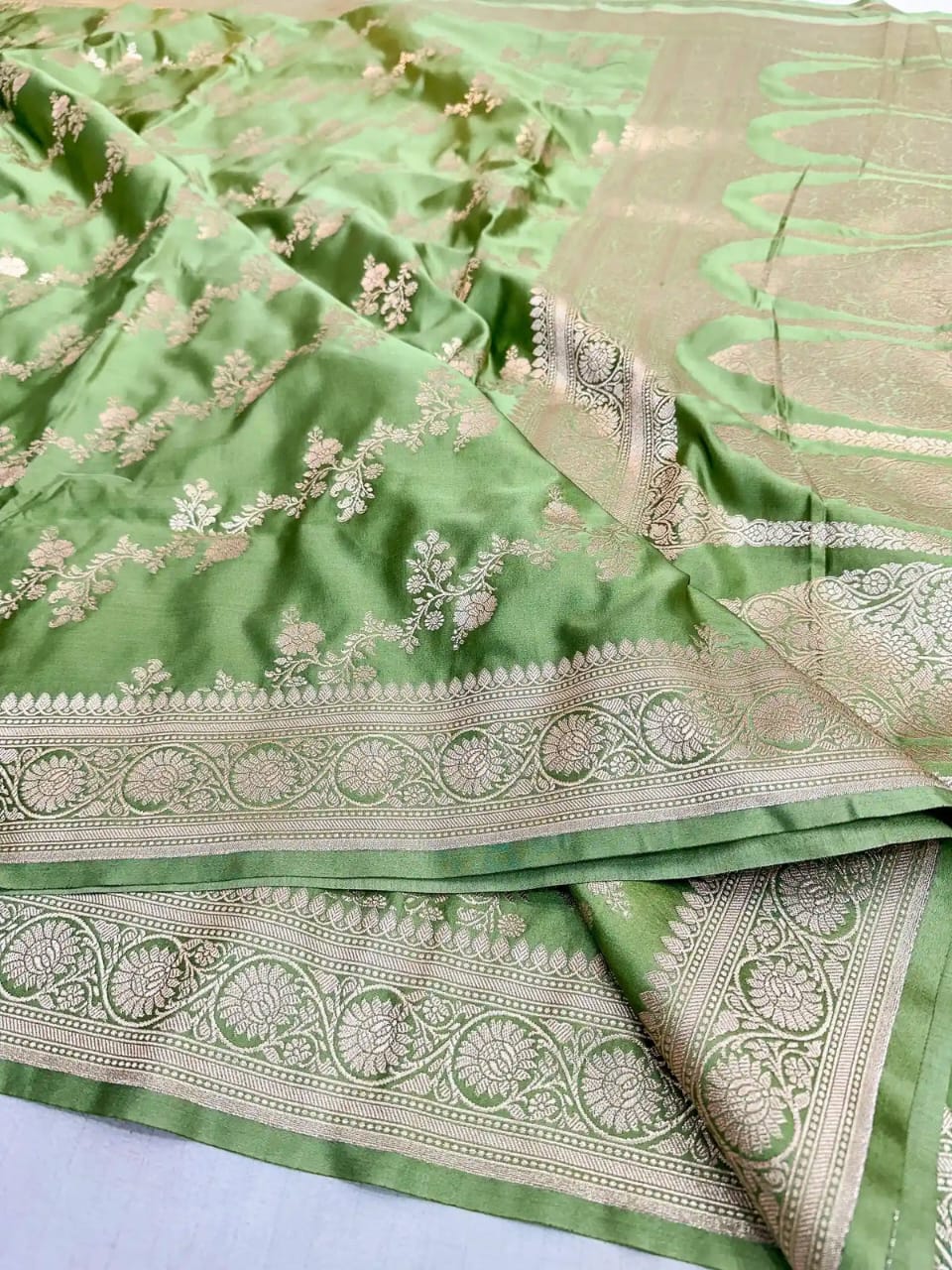 Pure Banarasi Mashru Silk Handloom Saree ✨