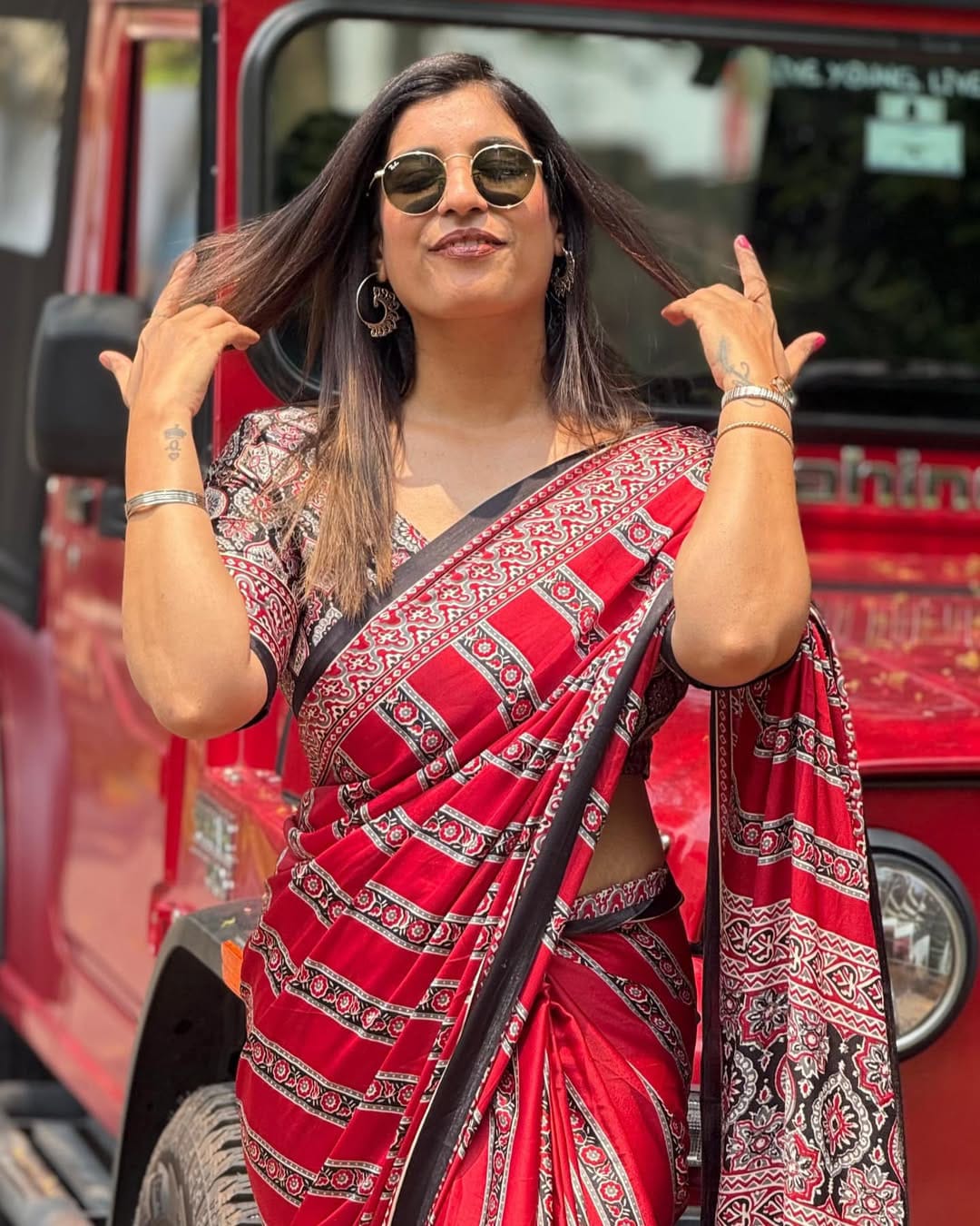 Premium Crepe Silk Saree 🖤