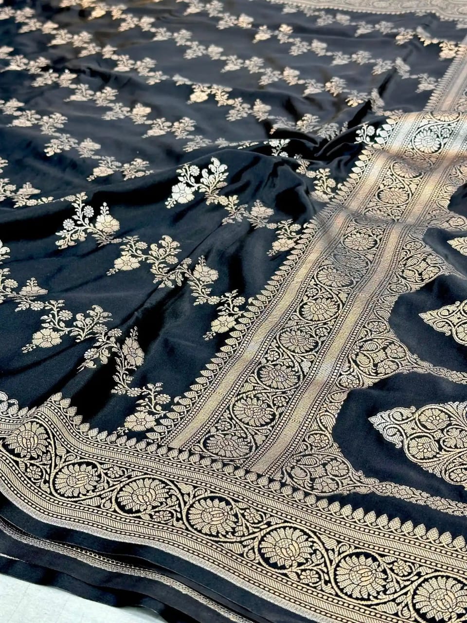 Pure Banarasi Mashru Silk Handloom Saree ✨