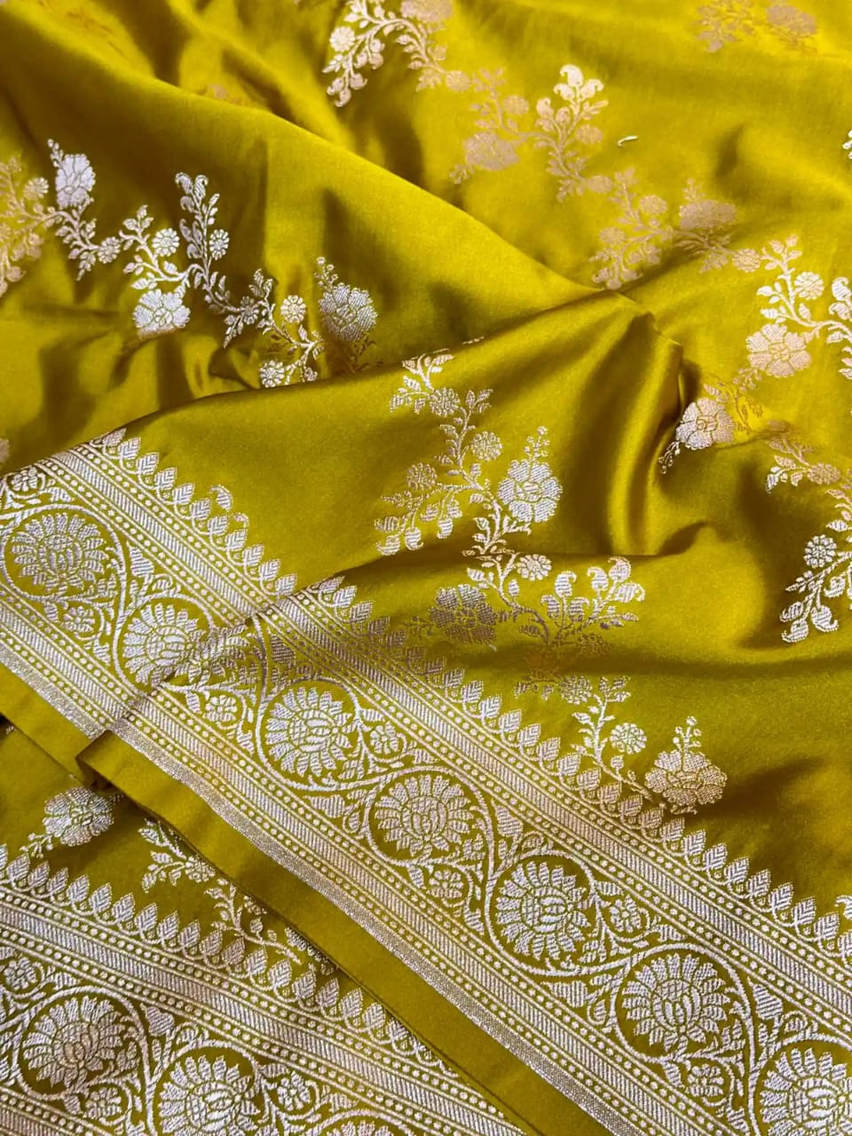 Pure Banarasi Mashru Silk Handloom Saree ✨