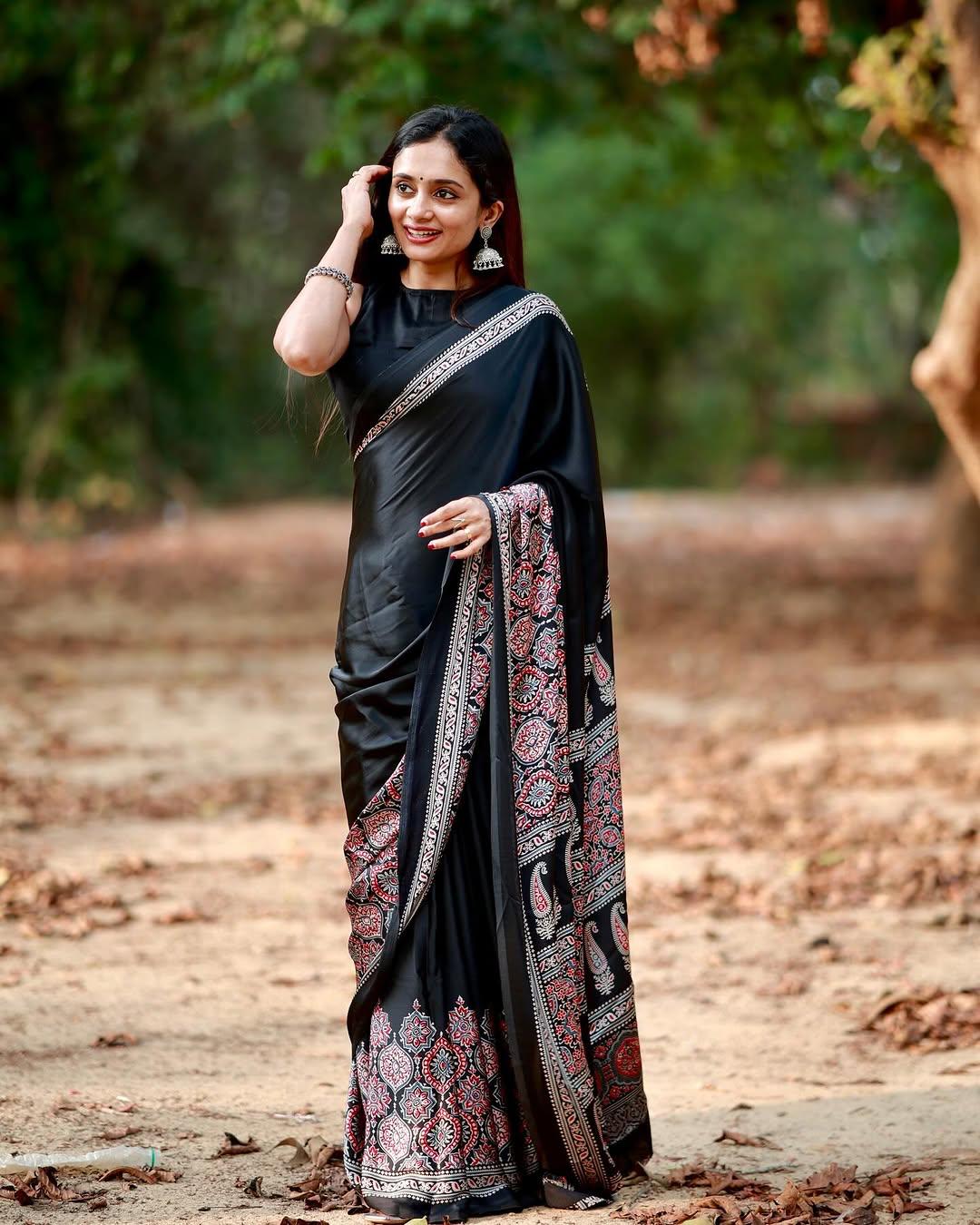 Premium Crepe Silk Saree 🖤