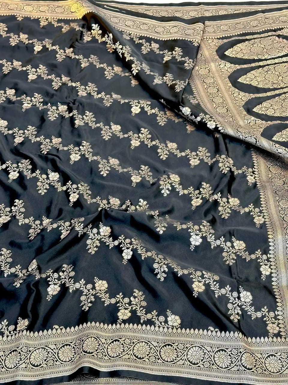 Pure Banarasi Mashru Silk Handloom Saree ✨