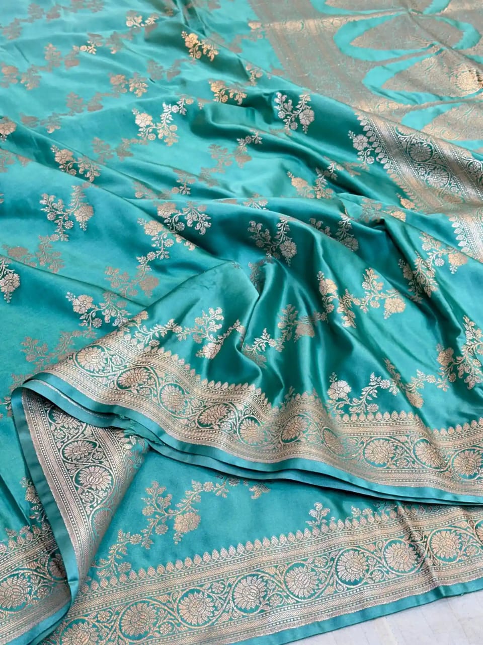 Pure Banarasi Mashru Silk Handloom Saree ✨