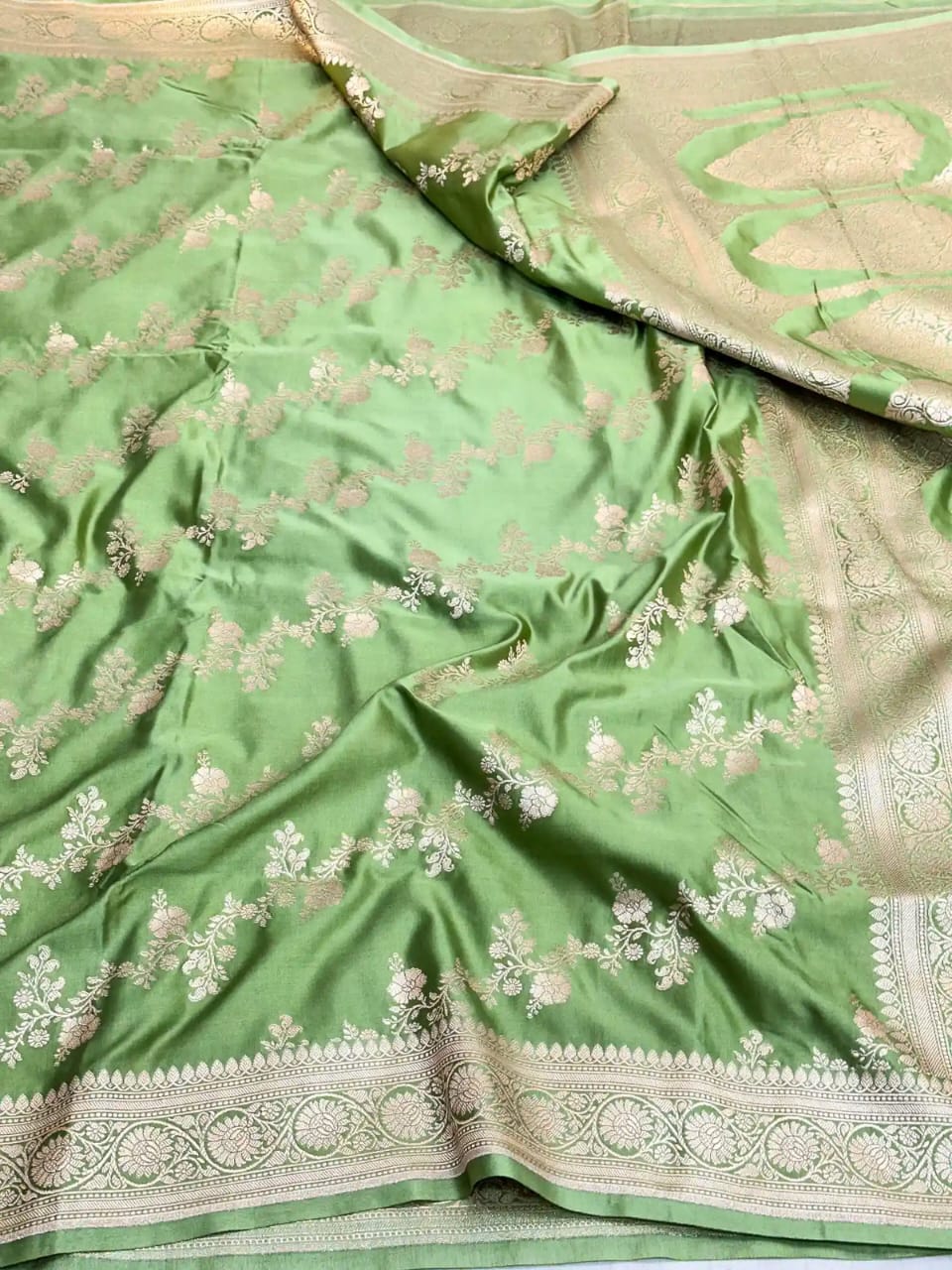 Pure Banarasi Mashru Silk Handloom Saree ✨
